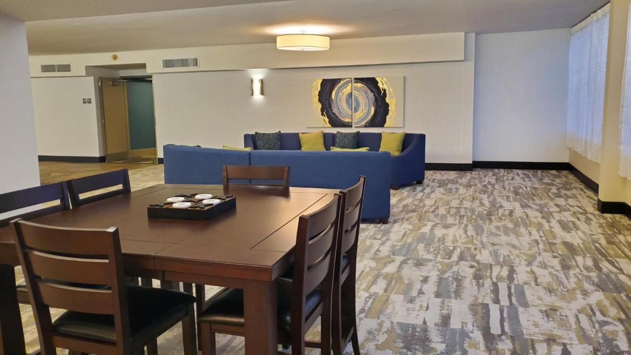 Illinois Beach Hotel Zion Екстериор снимка