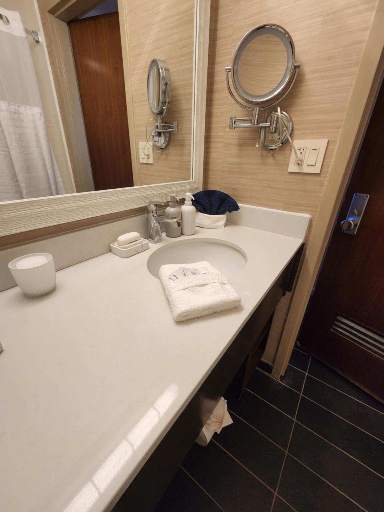 Illinois Beach Hotel Zion Екстериор снимка