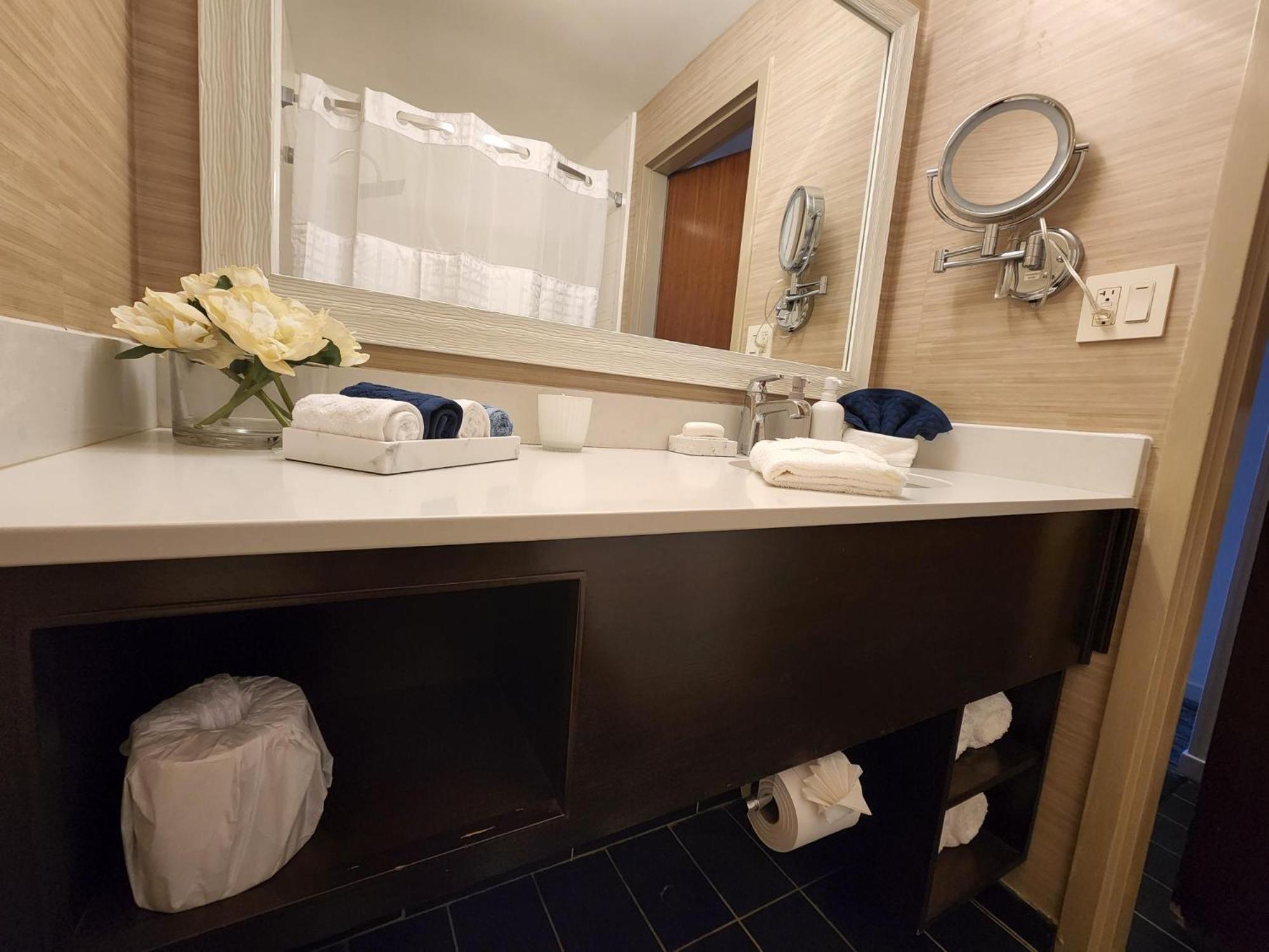Illinois Beach Hotel Zion Екстериор снимка